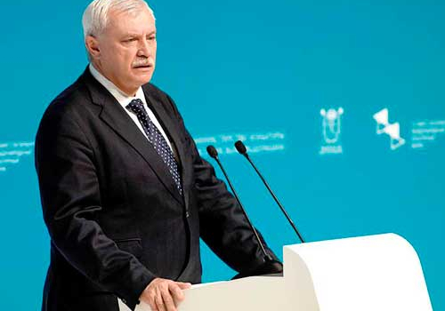 Полтавченко выступает за сохранение навигации по Неве несмотря на футбол